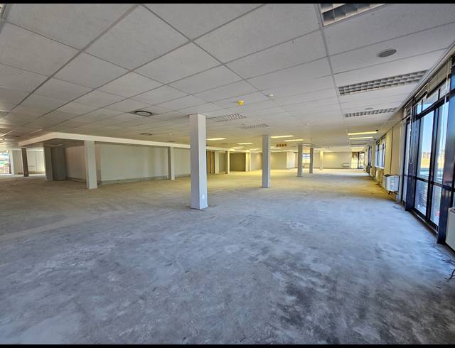 1,023M² OFFICE TO LET IN PLATTEKLOOF